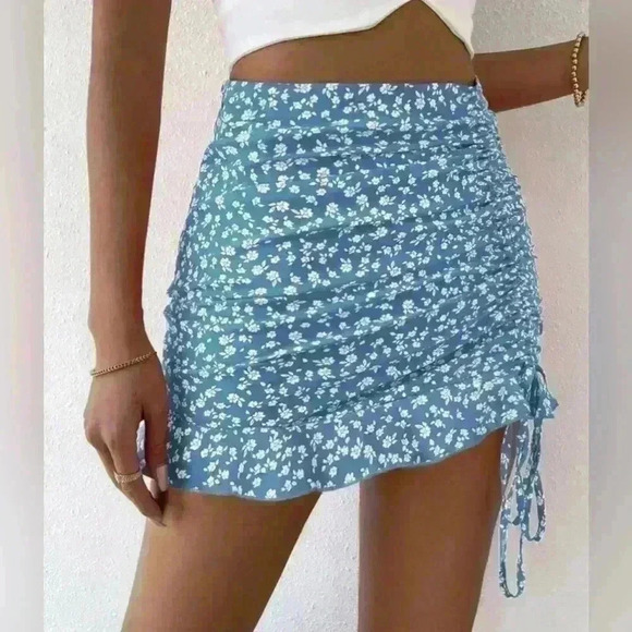 SHEIN Womens VCAY Ditsy Floral Ruched Detail Ruffle Vacation Euro Summer Skirt 2 - Picture 1 of 8